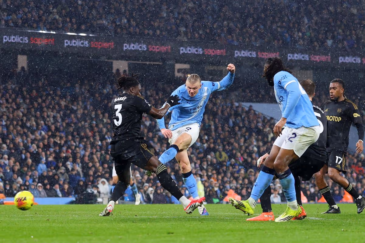 Man City thắng tưng bừng ở vòng 26 Ngoại Hạng Anh